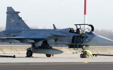 Egy Ukrajna irányából érkező azonosítatlan légijármű miatt riasztották a Gripeneket