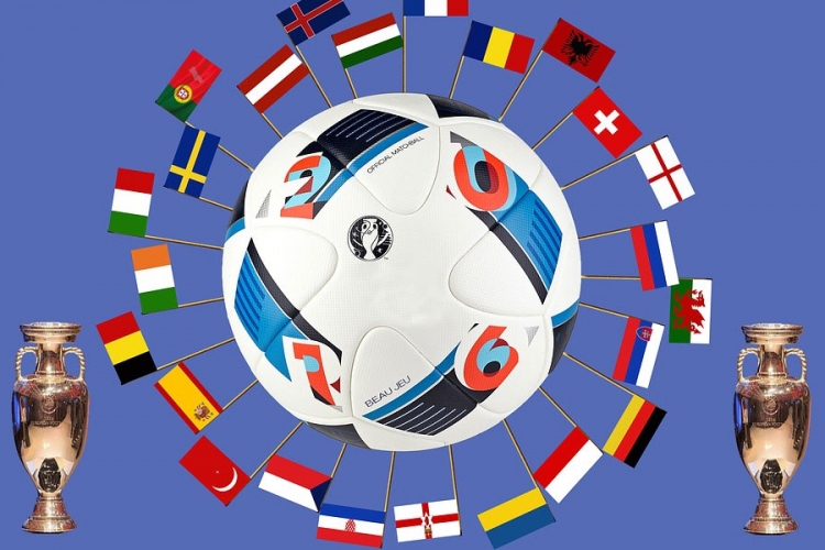 Együttműködő megállapodást írt alá az Európai Bizottság és az UEFA
