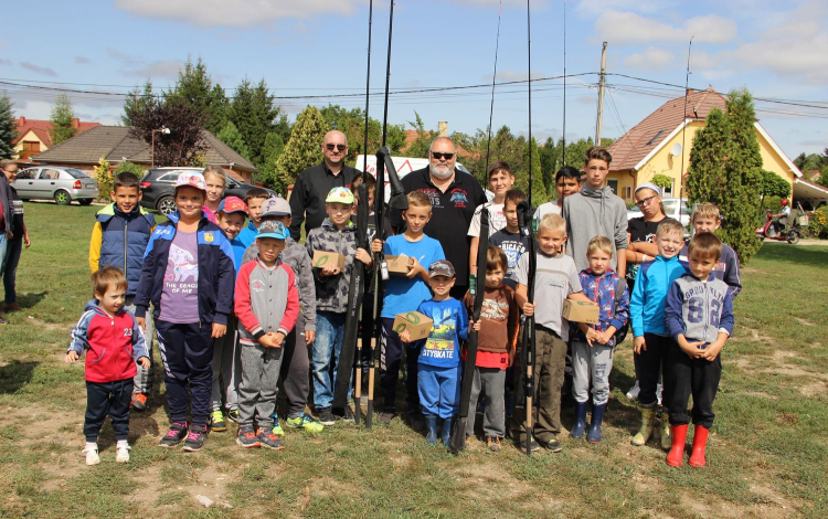 Rekordnevezés a gyermek horgászversenyen