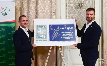 A HUNOR Magyar Űrhajós Program tiszteletére bocsátott ki bélyeget a Magyar Posta