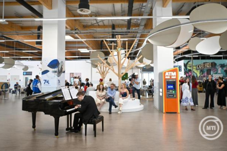 Klasszikus zene és néptánc várja az utasokat a Liszt Ferenc repülőtéren szerdán és csütörtökön