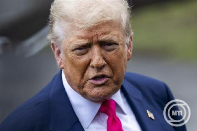 A háború befejezésének lehetőségeiről beszélt telefonon az amerikai és az ukrán elnök