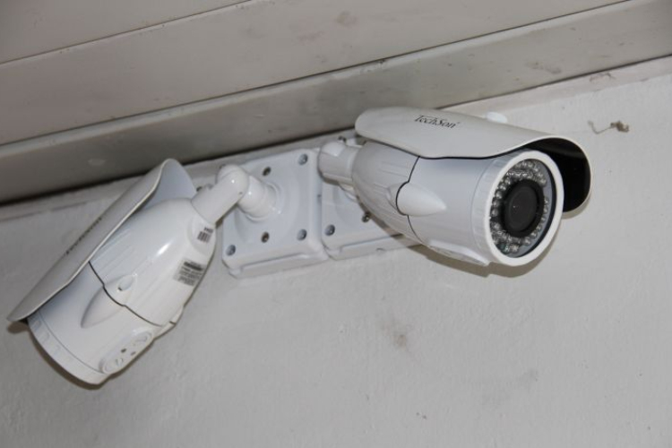 Újra lehet pályázni lépcsőházi kamerákra