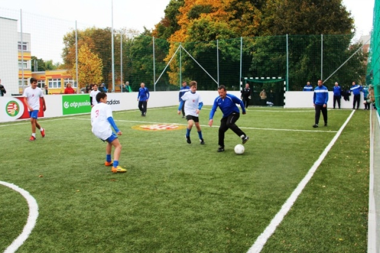 Új grundpályák Sárberekben és a Gálon