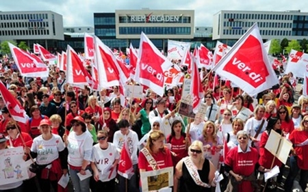 A német szakszervezetek az euróövezeti megszorítások ellen tüntettek 