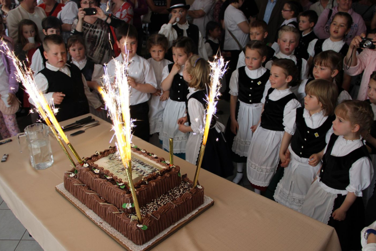 Születésnapos hagyományőrző gyermekcsoport