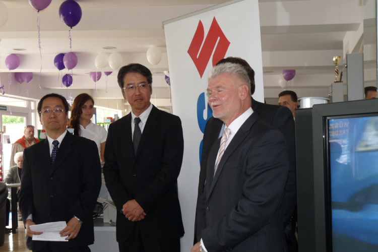 Nyit a Suzuki Száraz!