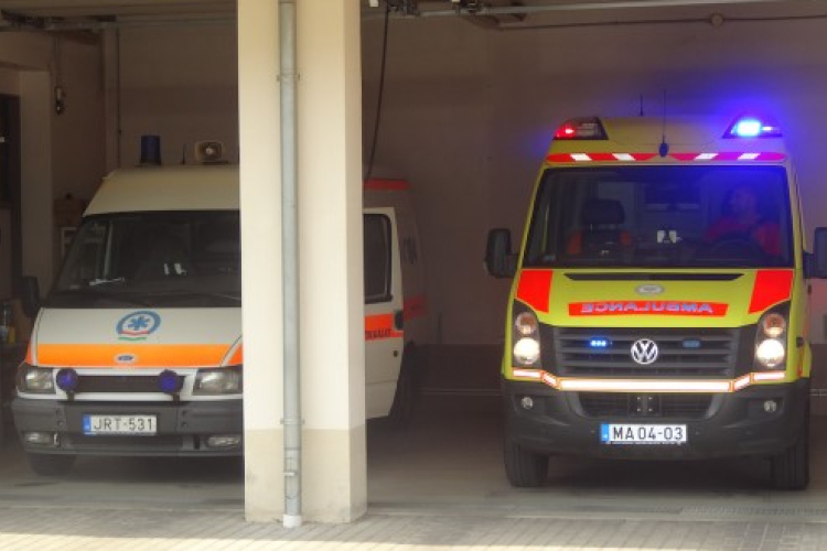 A gyermekek szeme láttára élesztette újra a felesége