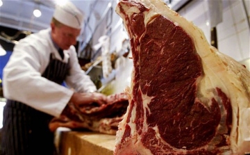 Két és félmilliárd forintot zárolt a NAV egy húsipari cégnél