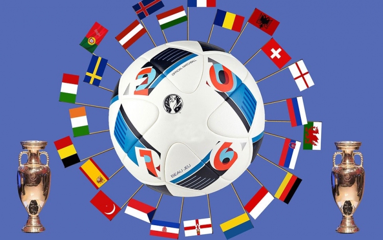 Együttműködő megállapodást írt alá az Európai Bizottság és az UEFA