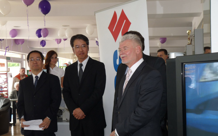 Nyit a Suzuki Száraz!