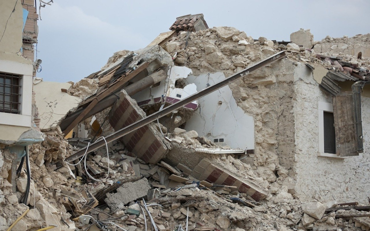 Elkezdte az albániai földrengés károsultjainak ellátását az Ökumenikus Segélyszervezet