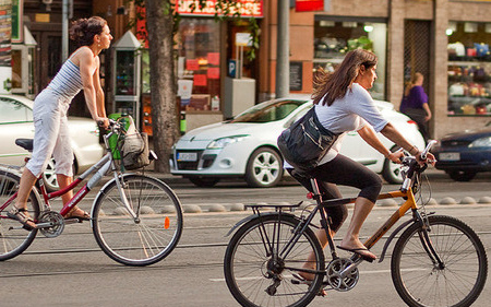 Közlekedjünk biztonságosan és szabályosan!