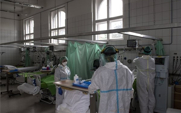 Meghalt 91 beteg, 3334-gyel nőtt a fertőzöttek száma Magyarországon
