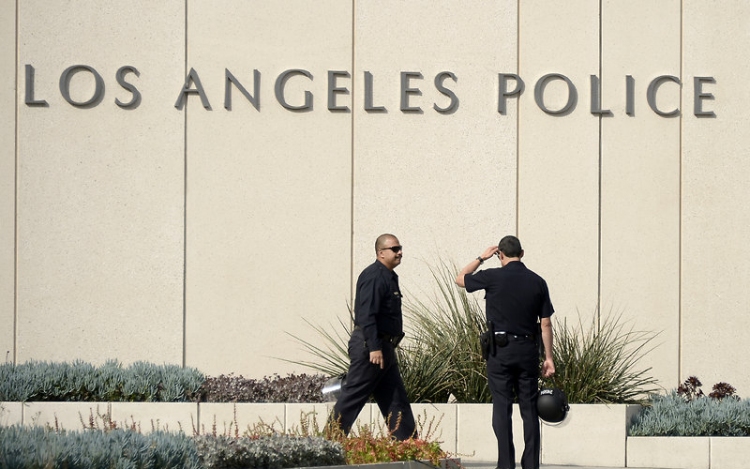 Kaliforniai hajtóvadászat egy volt rendőr után, aki háborút indított volt kollégái ellen
