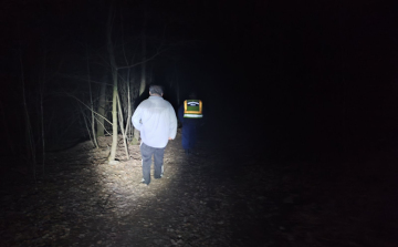 Eltévedt a sötét erdőben az idős férfi, a rendőrök megtalálták
