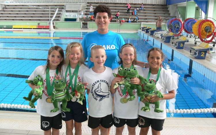 Békák találkoztak a Komjádi uszodában