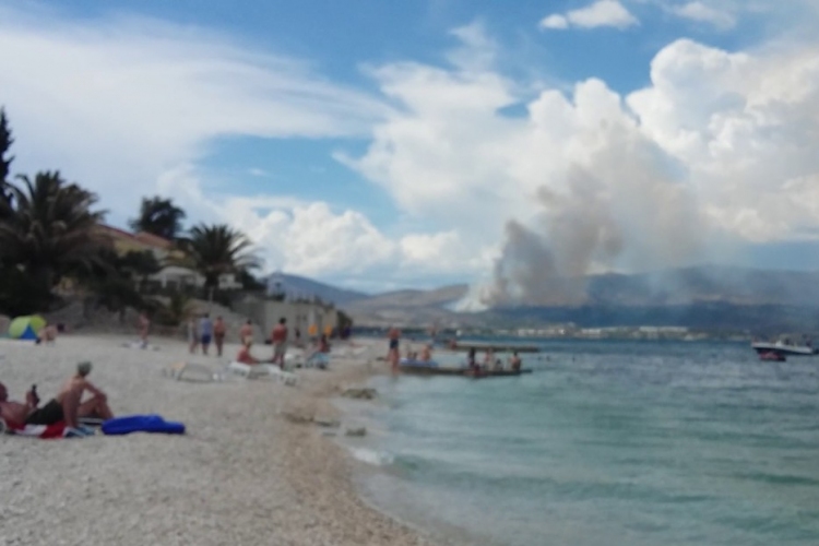 Újabb erdőtüzek pusztítanak a horvát tengerparton