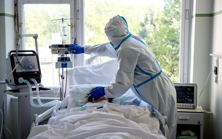 Meghalt 123 beteg, 4588 új fertőzöttet találtak Magyarországon