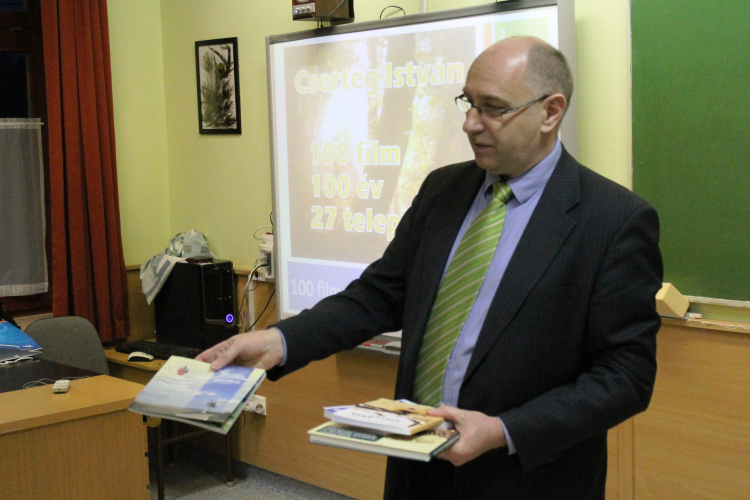 Kiállítás és a 100 megyei film Gyermelyen