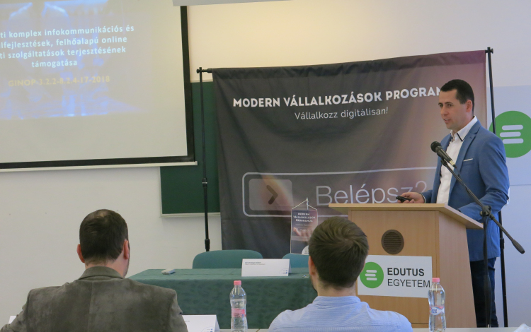 Vállalkozók pályázhatnak informatikai fejlesztésre