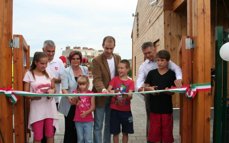ÁTADTÁK A VÁROS MÁSODIK MÁLTAI TÍPUSÚ JÁTSZÓTERÉT