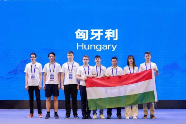 Hat érmet nyertek a magyar diákok a mesterséges intelligencia diákolimpián Pekingben