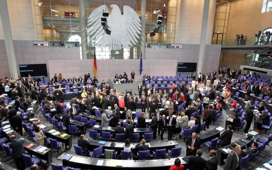 Felmérés szerint bejuthat egy euróellenes párt a német parlamentbe