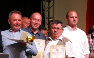 Zöld volt, kicsi és sáros…: championt hozott a konyhára